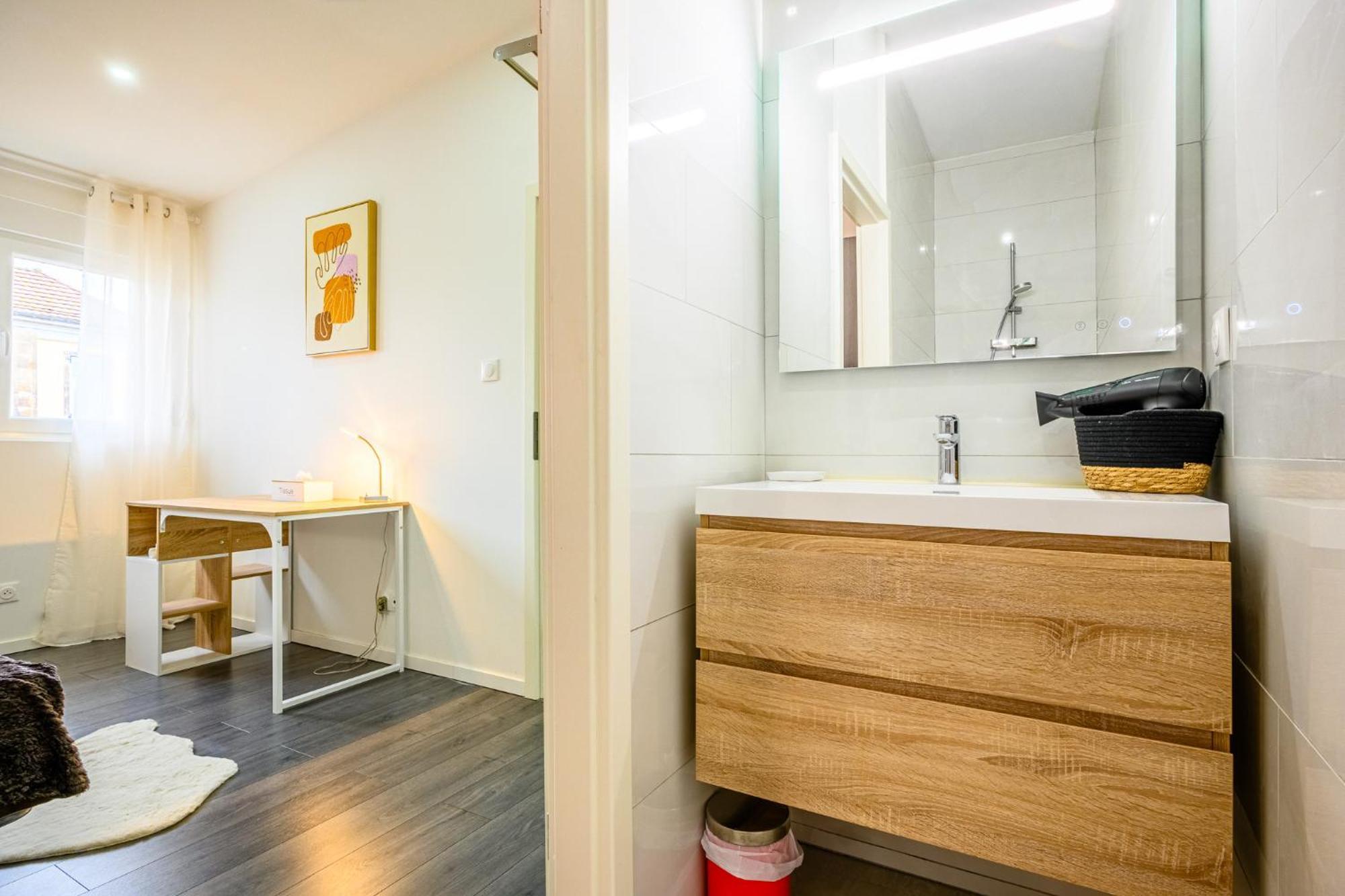 Ferienwohnung Le Charles Montbéliard Exterior foto