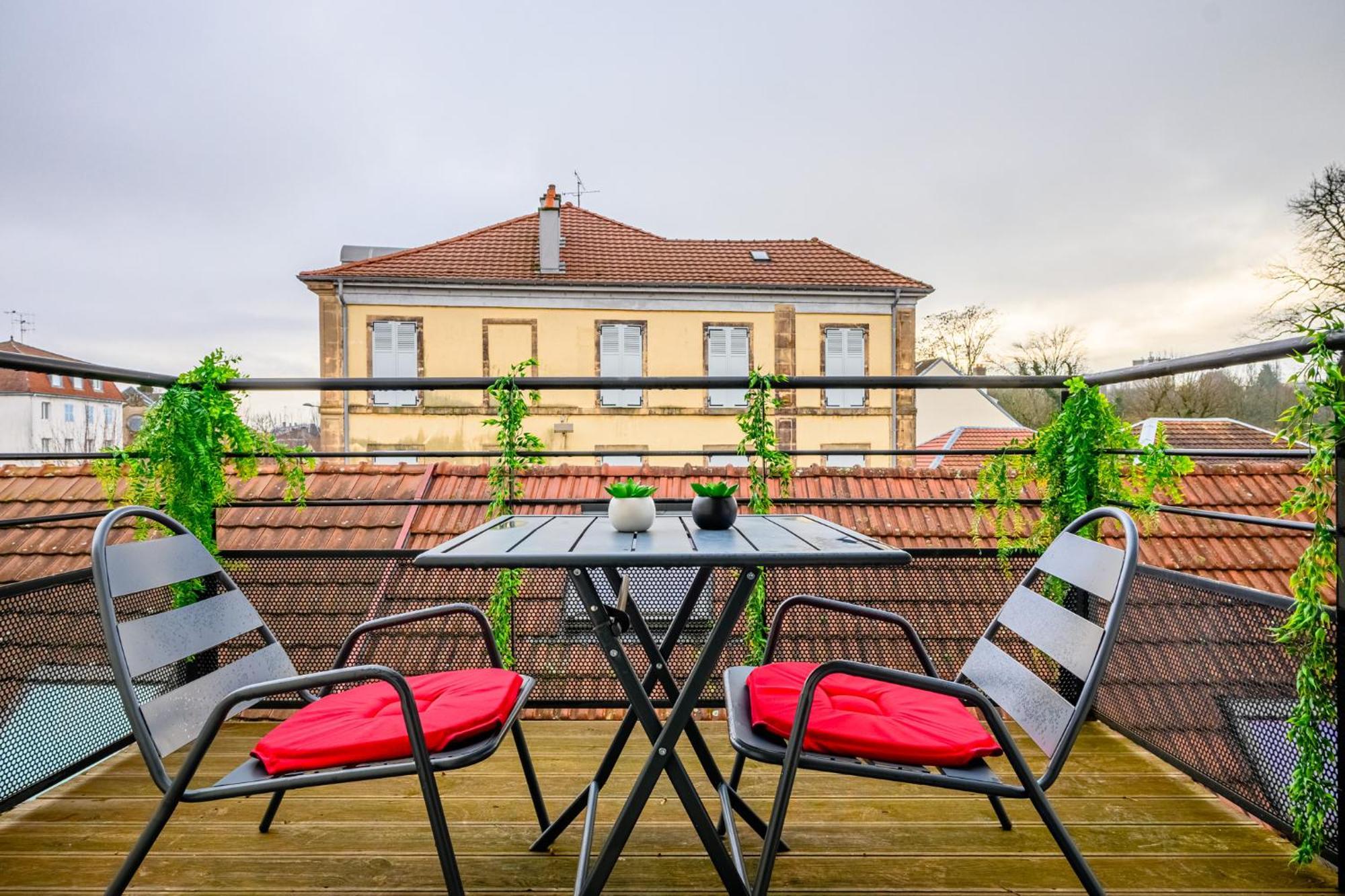 Ferienwohnung Le Charles Montbéliard Exterior foto